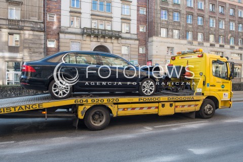  28.03.2017 WARSZAWA<br />WYPADEK DROGOWY W CENTRUM<br />N/Z SAMOCHOD LAWETA<br /> 