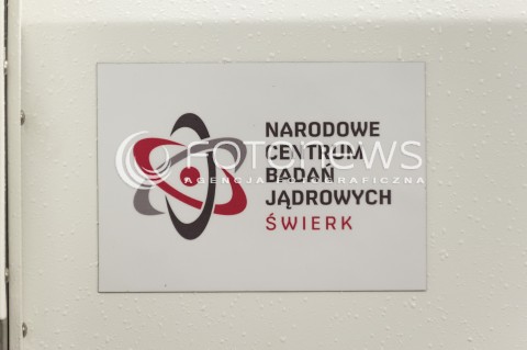  29.03.2017 WARSZAWA<br />PREZENTACJA POLSKIEGO AKCELERATORA DO RADIOTERAPII SRODOPERACYJNEJ INTRALINE<br />N/Z TABLICA INFORMACYJNA NARODOWE CENTRUM BADAN JADROWYCH<br /> 