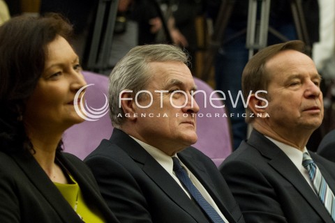  31.03.2017 RZESZOW<br />PODPISANIE UMOWY NA WSPOLPROWADZENIE FILHARMONII PODKARPACKIEJ IM. A. MALAWSKIEGO PRZEZ MINISTERSTWO KULTURY I DZIEDZICTWA NARODOWEGO<br />N/Z PIOTR GLINSKI - MINISTER KULTURY WICEPREMIER EWA LENIART (L), WLADYSLAW ORTYL (P)<br /> 