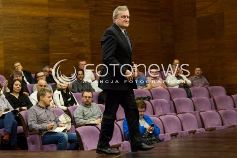  31.03.2017 RZESZOW<br />PODPISANIE UMOWY NA WSPOLPROWADZENIE FILHARMONII PODKARPACKIEJ IM. A. MALAWSKIEGO PRZEZ MINISTERSTWO KULTURY I DZIEDZICTWA NARODOWEGO<br />N/Z PIOTR GLINSKI - MINISTER KULTURY WICEPREMIER<br /> 