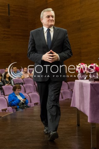  31.03.2017 RZESZOW<br />PODPISANIE UMOWY NA WSPOLPROWADZENIE FILHARMONII PODKARPACKIEJ IM. A. MALAWSKIEGO PRZEZ MINISTERSTWO KULTURY I DZIEDZICTWA NARODOWEGO<br />N/Z PIOTR GLINSKI - MINISTER KULTURY WICEPREMIER<br /> 