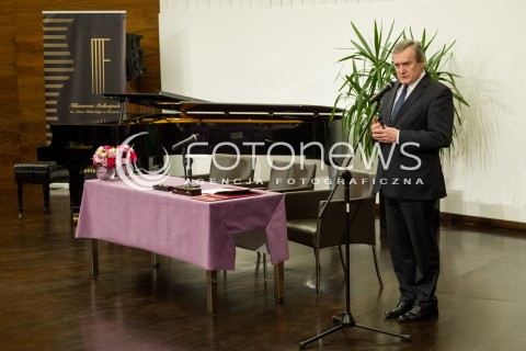  31.03.2017 RZESZOW<br />PODPISANIE UMOWY NA WSPOLPROWADZENIE FILHARMONII PODKARPACKIEJ IM. A. MALAWSKIEGO PRZEZ MINISTERSTWO KULTURY I DZIEDZICTWA NARODOWEGO<br />N/Z PIOTR GLINSKI - MINISTER KULTURY WICEPREMIER<br /> 