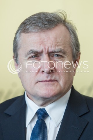  31.03.2017 RZESZOW<br />PODPISANIE UMOWY NA WSPOLPROWADZENIE FILHARMONII PODKARPACKIEJ IM. A. MALAWSKIEGO PRZEZ MINISTERSTWO KULTURY I DZIEDZICTWA NARODOWEGO<br />N/Z PIOTR GLINSKI - MINISTER KULTURY WICEPREMIER<br /> 