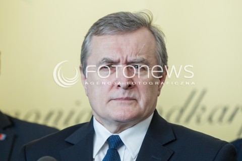  31.03.2017 RZESZOW<br />PODPISANIE UMOWY NA WSPOLPROWADZENIE FILHARMONII PODKARPACKIEJ IM. A. MALAWSKIEGO PRZEZ MINISTERSTWO KULTURY I DZIEDZICTWA NARODOWEGO<br />N/Z PIOTR GLINSKI - MINISTER KULTURY WICEPREMIER<br /> 