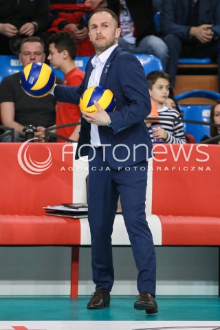  01.04.2017 RZESZOW<br />SIATKOWKA PLUSLIGA 2016/2017 MEN VOLLEYBALL POLAND POLISH PLUS LIGA LEAGUE SEASON 2016/2017<br />MECZ ASSECO RESOVIA RZESZOW - ZAKSA KEDZIERZYN KOZLE <br />N/Z OSKAR KACZMARCZYK - II TRENER ( ASSISTANT COACH ) SYLWETKA <br /> 