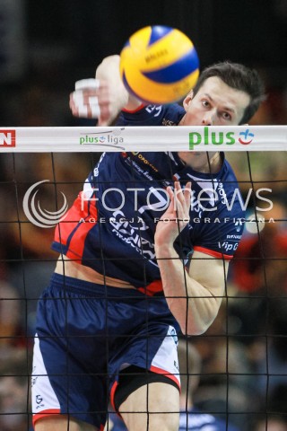  01.04.2017 RZESZOW<br />SIATKOWKA PLUSLIGA 2016/2017 MEN VOLLEYBALL POLAND POLISH PLUS LIGA LEAGUE SEASON 2016/2017<br />MECZ ASSECO RESOVIA RZESZOW - ZAKSA KEDZIERZYN KOZLE <br />N/Z RAFAL BUSZEK SYLWETKA ATAK <br /> 