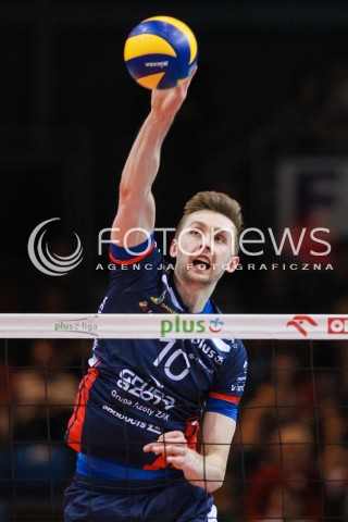  01.04.2017 RZESZOW<br />SIATKOWKA PLUSLIGA 2016/2017 MEN VOLLEYBALL POLAND POLISH PLUS LIGA LEAGUE SEASON 2016/2017<br />MECZ ASSECO RESOVIA RZESZOW - ZAKSA KEDZIERZYN KOZLE <br />N/Z MATEUSZ BIENIEK SYLWETKA ATAK <br /> 