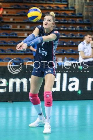  03.04.2017 RZESZOW<br />SIATKOWKA ORLEN LIGA 2016/2017 WOMEN VOLLEYBALL POLAND POLISH ORLENLIGA LEAGUE SEASON 2016/2017<br />POLFINAL - SEMIFINAL - 1. MECZ<br />MECZ DEVELOPRES SKYRES RZESZOW - CHEMIK POLICE <br />N/Z MALWINA SMARZEK SYLWETKA <br /> 