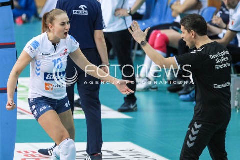  03.04.2017 RZESZOW<br />SIATKOWKA ORLEN LIGA 2016/2017 WOMEN VOLLEYBALL POLAND POLISH ORLENLIGA LEAGUE SEASON 2016/2017<br />POLFINAL - SEMIFINAL - 1. MECZ<br />MECZ DEVELOPRES SKYRES RZESZOW - CHEMIK POLICE <br />N/Z ADELA HELIC LORENZO MICELLI - I TRENER ( HEAD COACH ) RADOSC EMOCJE <br /> 