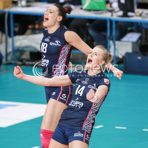  03.04.2017 RZESZOW<br />SIATKOWKA ORLEN LIGA 2016/2017 WOMEN VOLLEYBALL POLAND POLISH ORLENLIGA LEAGUE SEASON 2016/2017<br />POLFINAL - SEMIFINAL - 1. MECZ<br />MECZ DEVELOPRES SKYRES RZESZOW - CHEMIK POLICE <br />N/Z JOANNA WOLOSZ KATARZYNA ZAROSLINSKA RADOSC EMOCJE <br /> 