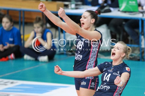  03.04.2017 RZESZOW<br />SIATKOWKA ORLEN LIGA 2016/2017 WOMEN VOLLEYBALL POLAND POLISH ORLENLIGA LEAGUE SEASON 2016/2017<br />POLFINAL - SEMIFINAL - 1. MECZ<br />MECZ DEVELOPRES SKYRES RZESZOW - CHEMIK POLICE <br />N/Z JOANNA WOLOSZ KATARZYNA ZAROSLINSKA RADOSC EMOCJE <br /> 