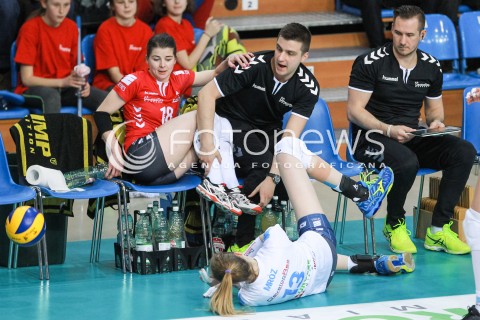  03.04.2017 RZESZOW<br />SIATKOWKA ORLEN LIGA 2016/2017 WOMEN VOLLEYBALL POLAND POLISH ORLENLIGA LEAGUE SEASON 2016/2017<br />POLFINAL - SEMIFINAL - 1. MECZ<br />MECZ DEVELOPRES SKYRES RZESZOW - CHEMIK POLICE <br />N/Z KATARZYNA MROZ LUCYNA BOREK OBRONA <br /> 