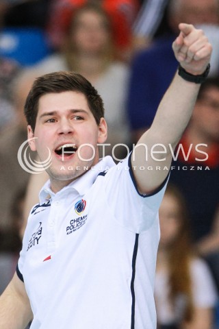  03.04.2017 RZESZOW<br />SIATKOWKA ORLEN LIGA 2016/2017 WOMEN VOLLEYBALL POLAND POLISH ORLENLIGA LEAGUE SEASON 2016/2017<br />POLFINAL - SEMIFINAL - 1. MECZ<br />MECZ DEVELOPRES SKYRES RZESZOW - CHEMIK POLICE <br />N/Z JAKUB GLUSZAK - I TRENER ( HEAD COACH ) SYLWETKA <br /> 