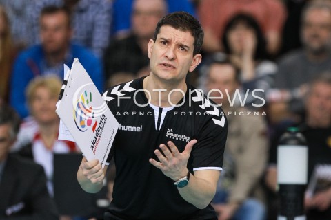  03.04.2017 RZESZOW<br />SIATKOWKA ORLEN LIGA 2016/2017 WOMEN VOLLEYBALL POLAND POLISH ORLENLIGA LEAGUE SEASON 2016/2017<br />POLFINAL - SEMIFINAL - 1. MECZ<br />MECZ DEVELOPRES SKYRES RZESZOW - CHEMIK POLICE <br />N/Z LORENZO MICELLI - I TRENER ( HEAD COACH ) SYLWETKA ZLOSC EMOCJE <br /> 