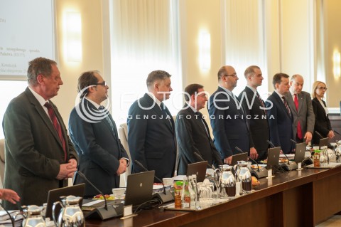  04.04.2017 WARSZAWA <br />POSIEDZENIE RADY MINISTROW <br />N/Z RADA MINISTROW MINISTROWIE JN SZYSZKO KRZYSZTOF JURGIEL <br /> 