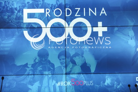  04.04.2017 WARSZAWA<br />KONFERENCJA PRASOWA PREMIER BEATY SZYDLO I MINISTER ELZBIETY RAFALSKIEJ <br />N/Z NAPIS RODZINA 500 +<br /> 