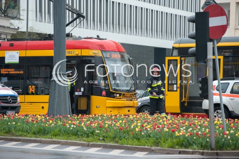  12.04.2017 WARSZAWA<br />ZDERZENIE TRAMWAJOW<br />N/Z ZDERZONE TRAMWAJE STRAZAK<br /> 