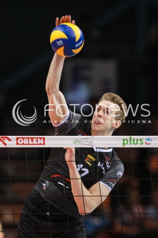  12.04.2017 RZESZOW<br />SIATKOWKA PLUSLIGA 2016/2017 MEN VOLLEYBALL POLAND POLISH PLUS LIGA LEAGUE SEASON 2016/2017<br />POLFINAL - SEMIFINAL - 2. MECZ<br />MECZ ASSECO RESOVIA RZESZOW - PGE SKRA BELCHATOW<br />N/Z ARTUR SZALPUK SYLWETKA ATAK <br /> 