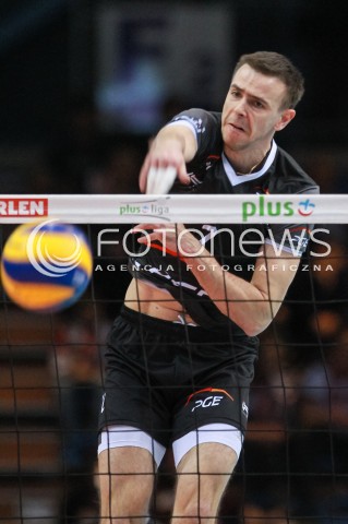 12.04.2017 RZESZOW<br />SIATKOWKA PLUSLIGA 2016/2017 MEN VOLLEYBALL POLAND POLISH PLUS LIGA LEAGUE SEASON 2016/2017<br />POLFINAL - SEMIFINAL - 2. MECZ<br />MECZ ASSECO RESOVIA RZESZOW - PGE SKRA BELCHATOW<br />N/Z MARIUSZ WLAZLY SYLWETKA ATAK <br /> 