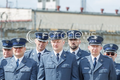  12.04.2017 RZESZOW<br />WMUROWANIE AKTU EREKCYJNEGO POD BUDOWE HALI PRODUKUJACEJ MEBLE NA TERENIE ZAKLADU KARNEGO W RZESZOWIE. W ZAKLADZIE BEDA PRACOWALI WIEZNIOWIE<br />N/Z FUNKCJONARIUSZE PRACOWNICY SLUZBY WIEZIENNEJ<br /> 