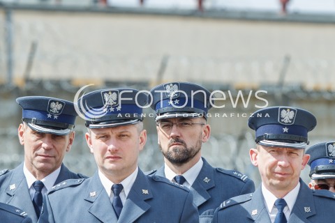  12.04.2017 RZESZOW<br />WMUROWANIE AKTU EREKCYJNEGO POD BUDOWE HALI PRODUKUJACEJ MEBLE NA TERENIE ZAKLADU KARNEGO W RZESZOWIE. W ZAKLADZIE BEDA PRACOWALI WIEZNIOWIE<br />N/Z FUNKCJONARIUSZE PRACOWNICY SLUZBY WIEZIENNEJ<br /> 