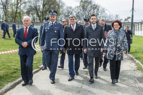  12.04.2017 RZESZOW<br />WMUROWANIE AKTU EREKCYJNEGO POD BUDOWE HALI PRODUKUJACEJ MEBLE NA TERENIE ZAKLADU KARNEGO W RZESZOWIE. W ZAKLADZIE BEDA PRACOWALI WIEZNIOWIE<br />N/Z POSEL ANDRZEJ SZLACHTA (L1), WICEMINISTER PATRYK JAKI (P2), GENERAL JACEK KITLINSKI - DYREKTOR GENERALNY SLUZBY WIEZIENNEJ (L1), HENRYK WOLICKI - WICEPREZYDENT RZESZOWA (C), MARIA KUROWSKA - WICEMARSZALEK WOJEWODZTWA PODKARPACKIEGO (P1)<br /> 