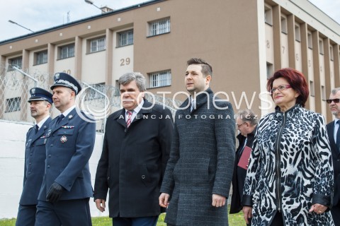  12.04.2017 RZESZOW<br />WMUROWANIE AKTU EREKCYJNEGO POD BUDOWE HALI PRODUKUJACEJ MEBLE NA TERENIE ZAKLADU KARNEGO W RZESZOWIE. W ZAKLADZIE BEDA PRACOWALI WIEZNIOWIE<br />N/Z WICEMINISTER PATRYK JAKI , GENERAL JACEK KITLINSKI - DYREKTOR GENERALNY SLUZBY WIEZIENNEJ , HENRYK WOLICKI - WICEPREZYDENT RZESZOWA , MARIA KUROWSKA - WICEMARSZALEK WOJEWODZTWA PODKARPACKIEGO <br /> 