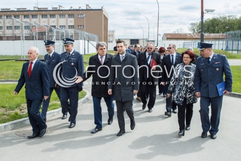  12.04.2017 RZESZOW<br />WMUROWANIE AKTU EREKCYJNEGO POD BUDOWE HALI PRODUKUJACEJ MEBLE NA TERENIE ZAKLADU KARNEGO W RZESZOWIE. W ZAKLADZIE BEDA PRACOWALI WIEZNIOWIE<br />N/Z POSEL ANDRZEJ SZLACHTA , WICEMINISTER PATRYK JAKI , GENERAL JACEK KITLINSKI - DYREKTOR GENERALNY SLUZBY WIEZIENNEJ , HENRYK WOLICKI - WICEPREZYDENT RZESZOWA , MARIA KUROWSKA - WICEMARSZALEK WOJEWODZTWA PODKARPACKIEGO <br /> 