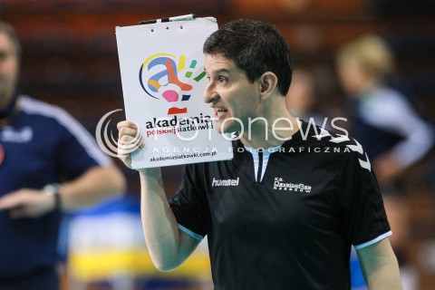  13.04.2017 RZESZOW<br />SIATKOWKA ORLEN LIGA 2016/2017 WOMEN VOLLEYBALL POLAND POLISH ORLENLIGA LEAGUE SEASON 2016/2017<br />MECZ O 3. MIEJSCE - I MECZ<br />MECZ DEVELOPRES SKYRES RZESZOW - IMPEL WROCLAW <br />N/Z LORENZO MICELLI - I TRENER ( HEAD COACH ) SYLWETKA <br /> 