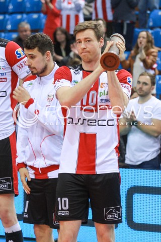  23.04.2017 RZESZOW<br />SIATKOWKA PLUSLIGA 2016/2017 MEN VOLLEYBALL POLAND POLISH PLUS LIGA LEAGUE SEASON 2016/2017 <br />MECZ  O 3. MIEJSCE - II MECZ<br />MECZ ASSECO RESOVIA RZESZOW - JASTRZEBSKI WEGIEL <br />N/Z JOCHEN SCHOPS ( SCHOEPS ) PAMIATKOWY PUCHAR - 4 MIEJSCE<br /> 