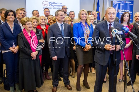  26.04.2017 RZESZOW<br />KONFERENCJA PRASOWA PRZEWODNICZACEGO PLATFORMY OBYWATELSKIEJ GRZEGORZA SCHETYNY I 60 PARLAMENTARZYSTOW PO Z OKAZJI INAUGURACJI CYKLU SPOTKAN OBYWATELSKIE PODKARPACIE KTORE ODBYWAJA SIE W DNIU DZISIEJSZYM W 18 POWIATACH NA TERENIE WOJEWODZTWA PODKARPACKIEGO <br />N/Z GRZEGORZ SCHETYNA ZDZISLAW GAWLIK ELZBIETA LUKACIJEWSKA<br /> 