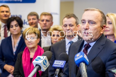  26.04.2017 RZESZOW<br />KONFERENCJA PRASOWA PRZEWODNICZACEGO PLATFORMY OBYWATELSKIEJ GRZEGORZA SCHETYNY I 60 PARLAMENTARZYSTOW PO Z OKAZJI INAUGURACJI CYKLU SPOTKAN OBYWATELSKIE PODKARPACIE KTORE ODBYWAJA SIE W DNIU DZISIEJSZYM W 18 POWIATACH NA TERENIE WOJEWODZTWA PODKARPACKIEGO <br />N/Z GRZEGORZ SCHETYNA <br /> 