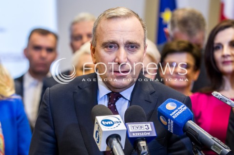  26.04.2017 RZESZOW<br />KONFERENCJA PRASOWA PRZEWODNICZACEGO PLATFORMY OBYWATELSKIEJ GRZEGORZA SCHETYNY I 60 PARLAMENTARZYSTOW PO Z OKAZJI INAUGURACJI CYKLU SPOTKAN OBYWATELSKIE PODKARPACIE KTORE ODBYWAJA SIE W DNIU DZISIEJSZYM W 18 POWIATACH NA TERENIE WOJEWODZTWA PODKARPACKIEGO <br />N/Z GRZEGORZ SCHETYNA <br /> 