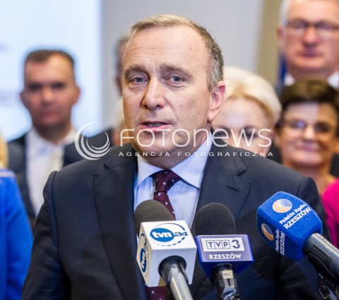  26.04.2017 RZESZOW<br />KONFERENCJA PRASOWA PRZEWODNICZACEGO PLATFORMY OBYWATELSKIEJ GRZEGORZA SCHETYNY I 60 PARLAMENTARZYSTOW PO Z OKAZJI INAUGURACJI CYKLU SPOTKAN OBYWATELSKIE PODKARPACIE KTORE ODBYWAJA SIE W DNIU DZISIEJSZYM W 18 POWIATACH NA TERENIE WOJEWODZTWA PODKARPACKIEGO <br />N/Z GRZEGORZ SCHETYNA <br /> 