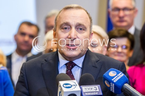  26.04.2017 RZESZOW<br />KONFERENCJA PRASOWA PRZEWODNICZACEGO PLATFORMY OBYWATELSKIEJ GRZEGORZA SCHETYNY I 60 PARLAMENTARZYSTOW PO Z OKAZJI INAUGURACJI CYKLU SPOTKAN OBYWATELSKIE PODKARPACIE KTORE ODBYWAJA SIE W DNIU DZISIEJSZYM W 18 POWIATACH NA TERENIE WOJEWODZTWA PODKARPACKIEGO <br />N/Z GRZEGORZ SCHETYNA <br /> 