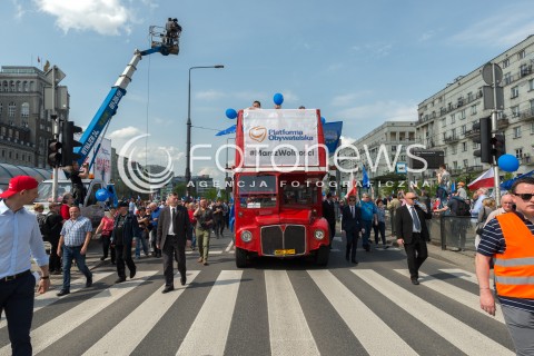  06.05.2017 WARSZAWA<br />MARSZ WOLNOSCI<br />N/Z SAMOCHOD CZOLO POCHODU<br /> 