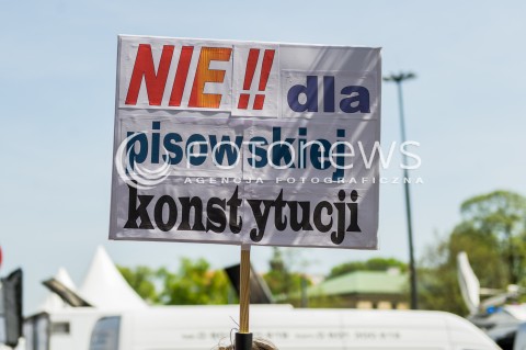  06.05.2017 WARSZAWA<br />MARSZ WOLNOSCI<br />N/Z NAPIS NIE DLA PISOWSKIEJ KONSTYTUCJI<br /> 