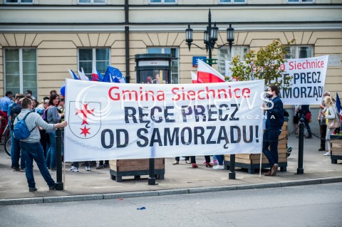  06.05.2017 WARSZAWA<br />MARSZ WOLNOSCI<br />N/Z TRANSPARENT RECE PRECZ OD SAMORZADU<br /> 