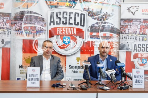  11.05.2017 RZESZOW <br />SIATKOWKA <br />PREZENTACJA NOWEGO TRENERA ASSECO RESOVII RZESZOW NA SEZON 2017/2018<br />N/Z ROBERTO SERNIOTTI ( NOWY TRENER ) I BARTOSZ GORSKI ( PREZES ASSECO RESOVII ) <br /> 