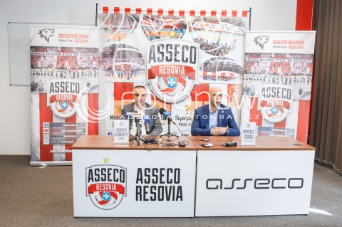  11.05.2017 RZESZOW <br />SIATKOWKA <br />PREZENTACJA NOWEGO TRENERA ASSECO RESOVII RZESZOW NA SEZON 2017/2018<br />N/Z ROBERTO SERNIOTTI ( NOWY TRENER ) I BARTOSZ GORSKI ( PREZES ASSECO RESOVII ) <br /> 