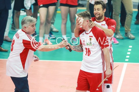  20.05.2017 KATOWICE <br />SIATKOWKA MEZCZYZN <br />ALEJA GWIAZD SIATKOWKI<br />MECZ TOWARZYSKI POLSKA - IRAN<br />OSTATNI MECZ I POZEGNANIE KRZYSZTOFA IGNACZAKA - ZAKONCZENIE KARIERY<br />N/Z MAREK MAGIERA KRZYSZTOF IGNACZAK MICHAL KUBIAK TORT<br /> 