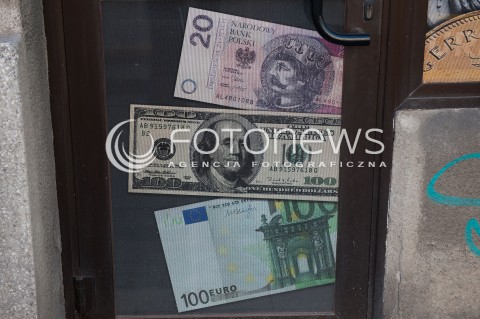  21.03.2017 WARSZAWA<br />ZDJECIE ILUSTRACYJNE<br />N/Z WALUTA POLSKA AMERYKANSKA UE ZLOTY DOLAR EURO PIENIADZE BANKNOTY<br /> 