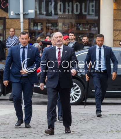  21.05.2017 RZESZOW <br />PRZYSIEGA ZOLNIERZY WOJSK OBRONY TERYTORIALNEJ NA RYNKU W RZESZOWIE Z UDZIALEM MINISTRA OBRONY NARODOWEJ <br />N/Z ANTONI MACIEREWICZ <br /> 