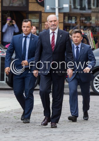  21.05.2017 RZESZOW <br />PRZYSIEGA ZOLNIERZY WOJSK OBRONY TERYTORIALNEJ NA RYNKU W RZESZOWIE Z UDZIALEM MINISTRA OBRONY NARODOWEJ <br />N/Z ANTONI MACIEREWICZ <br /> 