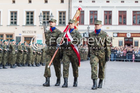  21.05.2017 RZESZOW <br />PRZYSIEGA ZOLNIERZY WOJSK OBRONY TERYTORIALNEJ NA RYNKU W RZESZOWIE Z UDZIALEM MINISTRA OBRONY NARODOWEJ <br />N/Z ZOLNIERZE<br /> 