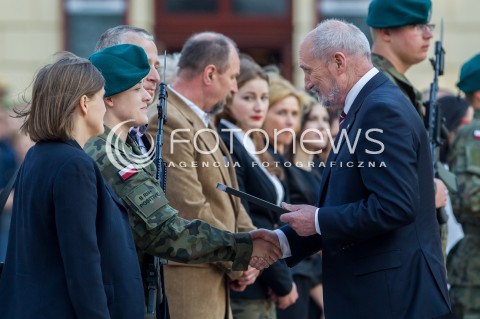  21.05.2017 RZESZOW <br />PRZYSIEGA ZOLNIERZY WOJSK OBRONY TERYTORIALNEJ NA RYNKU W RZESZOWIE Z UDZIALEM MINISTRA OBRONY NARODOWEJ <br />N/Z ANTONI MACIEREWICZ <br /> 