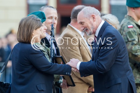  21.05.2017 RZESZOW <br />PRZYSIEGA ZOLNIERZY WOJSK OBRONY TERYTORIALNEJ NA RYNKU W RZESZOWIE Z UDZIALEM MINISTRA OBRONY NARODOWEJ <br />N/Z ANTONI MACIEREWICZ <br /> 