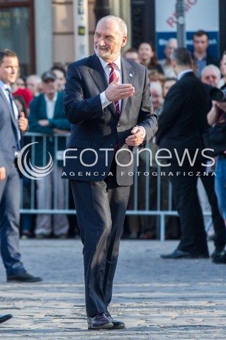 21.05.2017 RZESZOW <br />PRZYSIEGA ZOLNIERZY WOJSK OBRONY TERYTORIALNEJ NA RYNKU W RZESZOWIE Z UDZIALEM MINISTRA OBRONY NARODOWEJ <br />N/Z ANTONI MACIEREWICZ <br /> 
