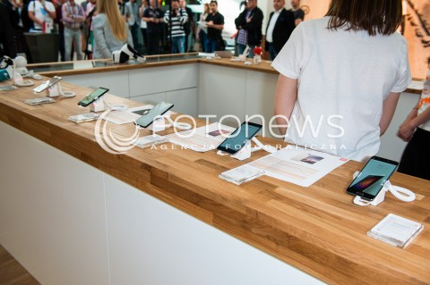  02.06.2017 WARSZAWA<br />XIAOMI OTWIERA PIERWSZY SKLEP ISHOWROOM<br />N/Z AKCESORIA TELEFONY XIAOMI<br /> 