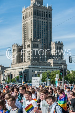  03.06.2017 WARSZAWA<br />PARADA ROWNOSCI<br />N/Z POLICJA NA TLE PALACU KULTURY I NAUKI<br /> 